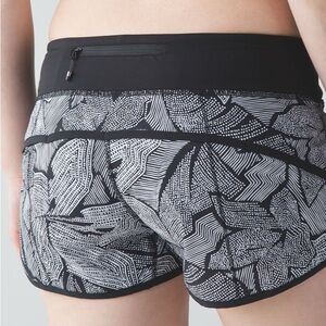 lululemon athletica Speed Short Dottie Tribe White Black/Black size 2